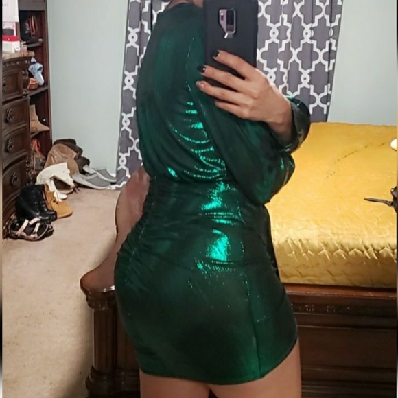 ALVONA - METALLIC GREEN DRAPE MINI DRES - Picture 4 of 14